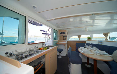 lagoon_380_premium (10)