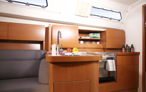 hanse-355-croatia-yacht-charter (7)